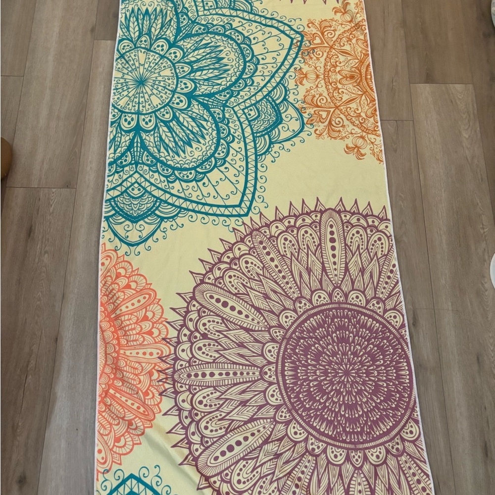 Mandala Pattern Beach towel - Multicolor
